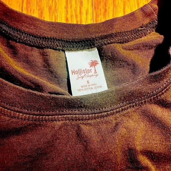 Hollister short sleeve  Top with logo print in front​ - Picture 5 of 8